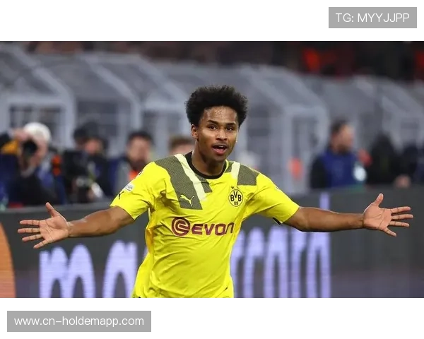 斯图加特德国杯冠军后阵容稳定,赫内斯执教水平受期待 斯图加特德国杯冠军后阵容稳定,赫内斯执教水平受期待