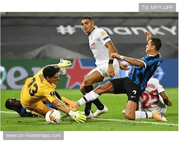 塞维利亚上半场1-1赫罗纳，定位球攻防效率成平局关键