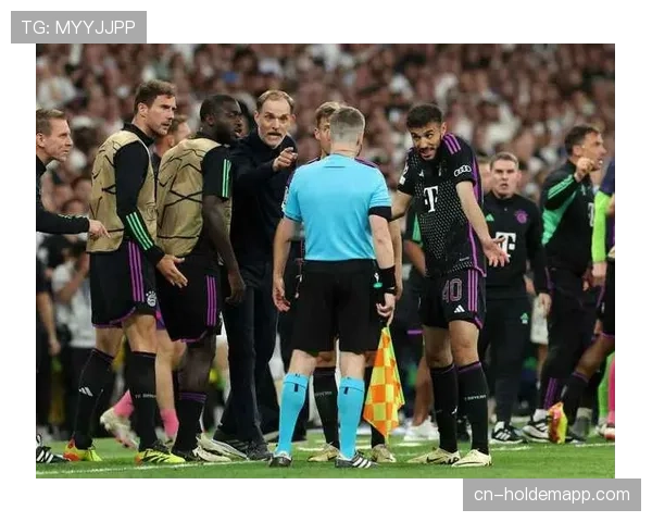 欧冠出局后，拜仁全队进行封闭训练